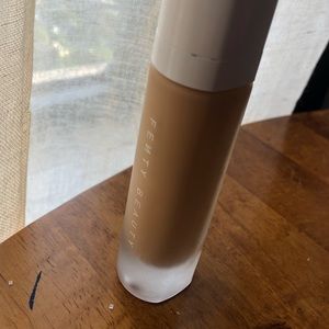 Fenty Beauty Pro Filt’r Soft Matte Foundation 310